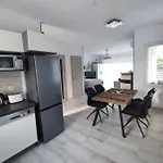 Var-lak Apartmanhaz *