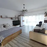 Var-lak Apartmanhaz *