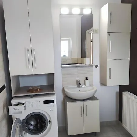 Var-lak Apartmanhaz *