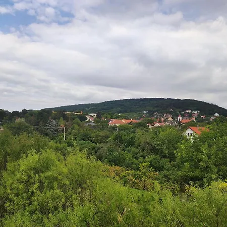 Vár-lak *
