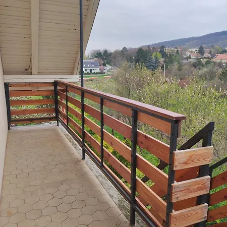Var-lak Apartmanhaz דירה באלאטונפורד