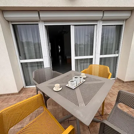 Var-lak Apartmanhaz *