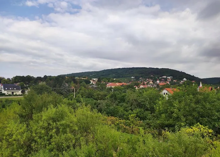 Var-lak Apartmanhaz *